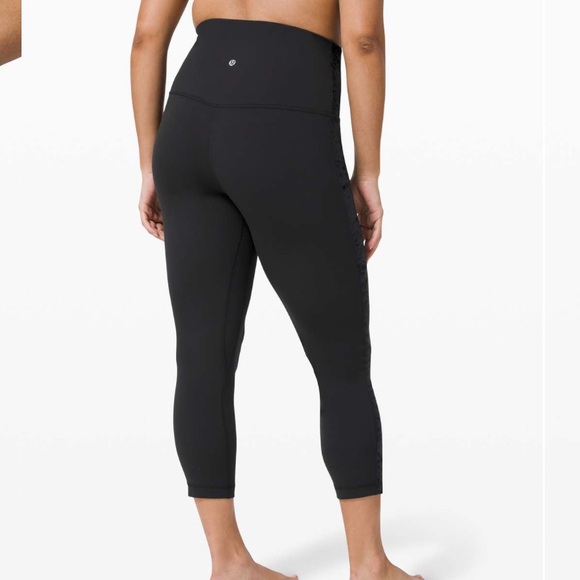 Lulu🍋 Black Align SHR Crop * Crushed Velvet size 8 - Picture 4 of 11